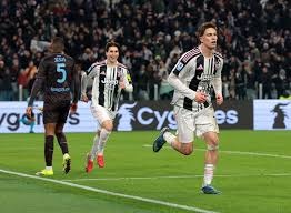 林诗栋2比1胜张本智和，国乒混团世界杯三连冠